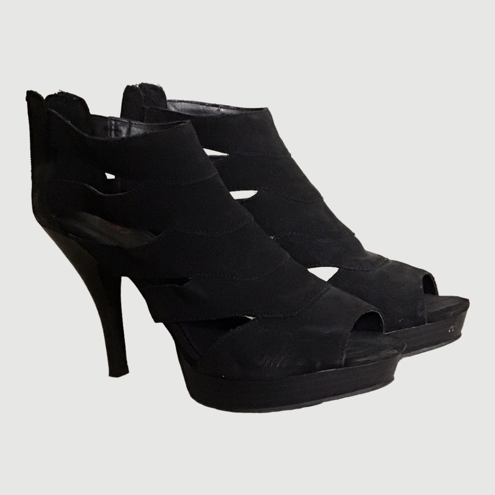 Bongo Women's Black Gladiator 4 in heels Sz. 9 GUC (flaws)